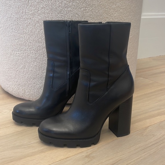High heeled ankle boots with lugg sole - Picture 3 of 7